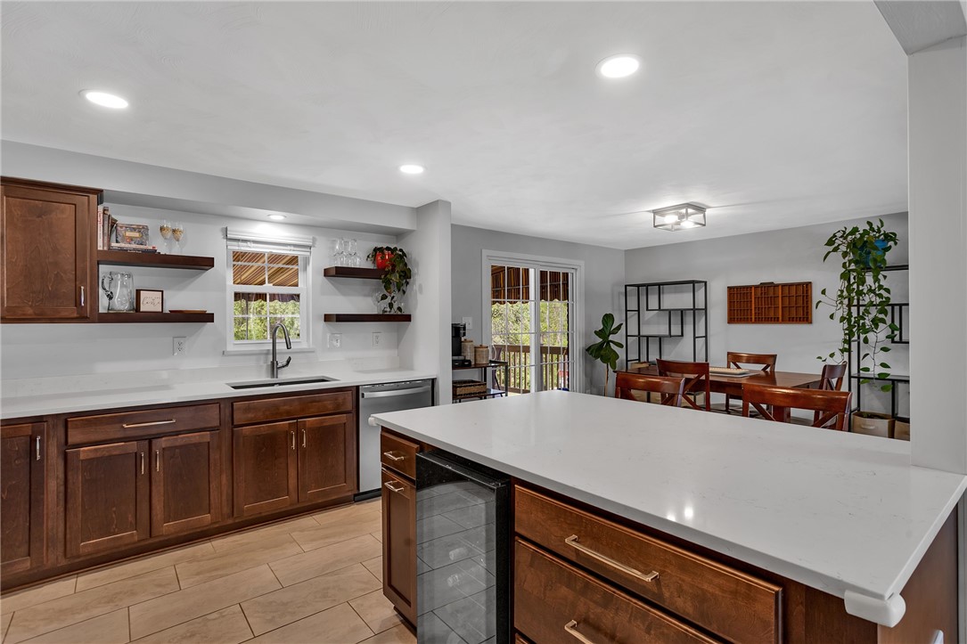 376 Rose Ave