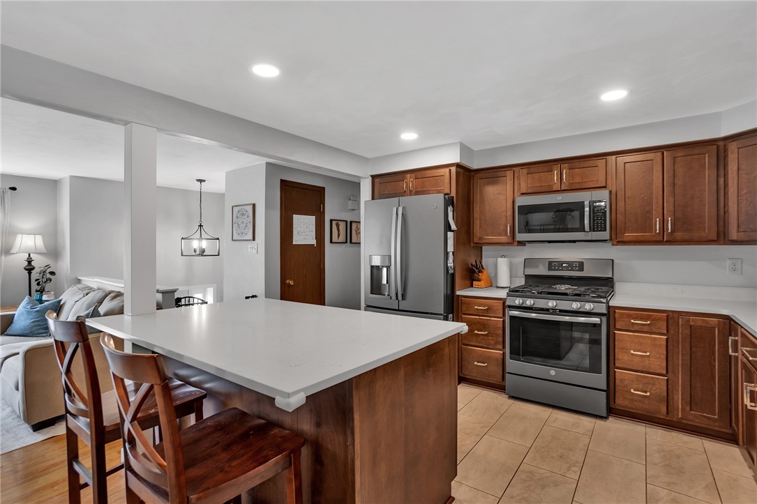 376 Rose Ave