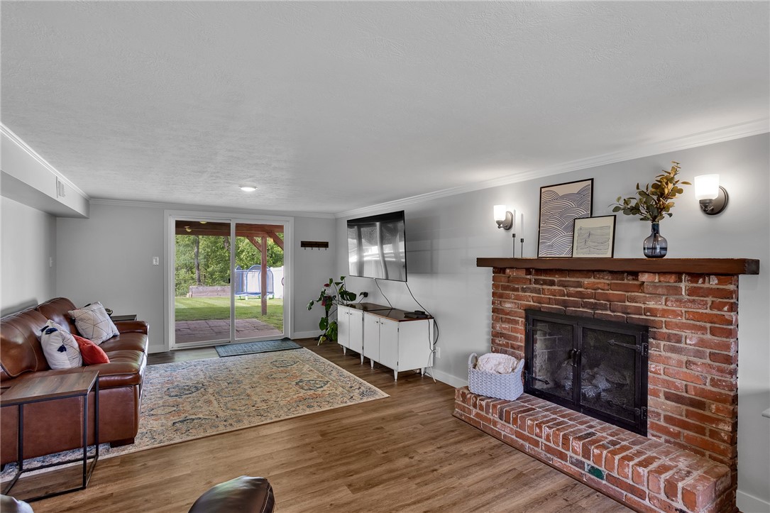 376 Rose Ave