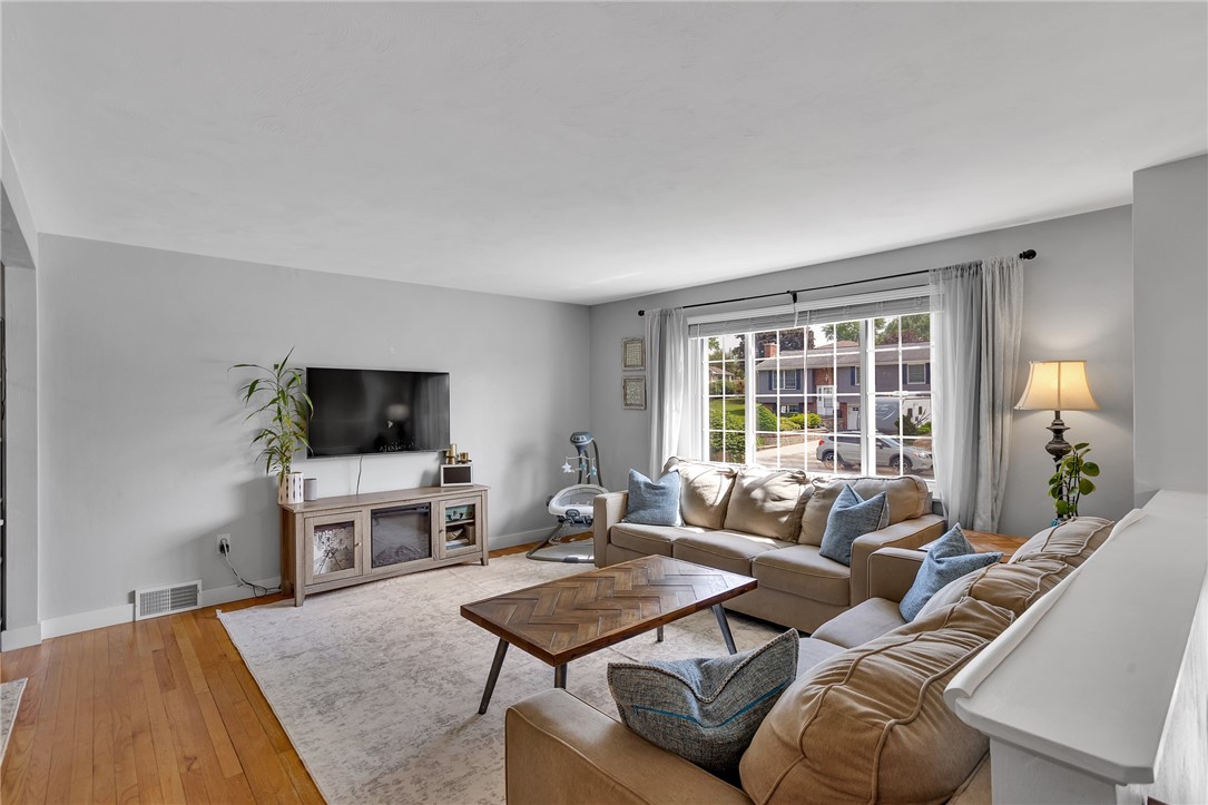 376 Rose Ave