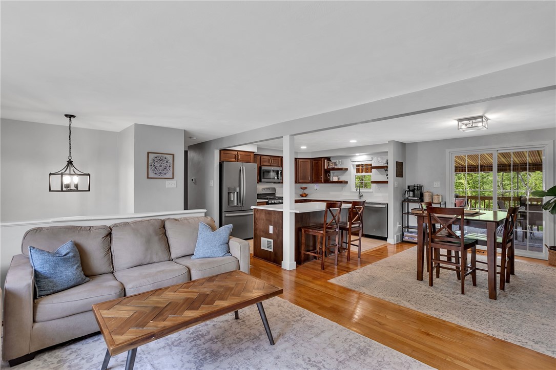 376 Rose Ave
