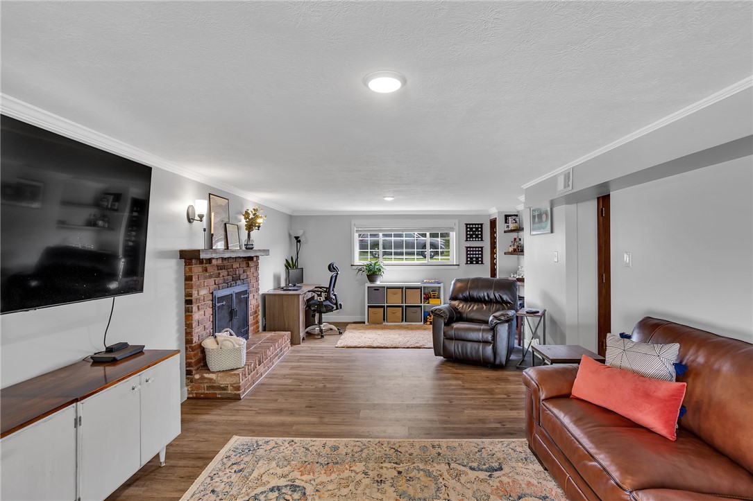 376 Rose Ave