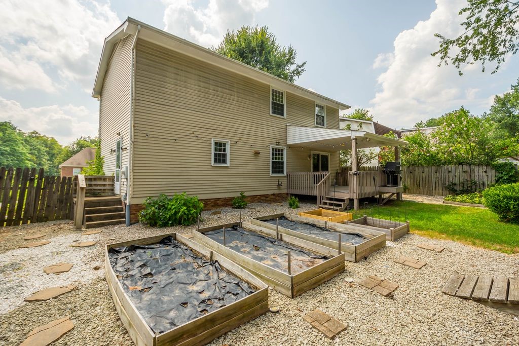 562 Shumaker Dr