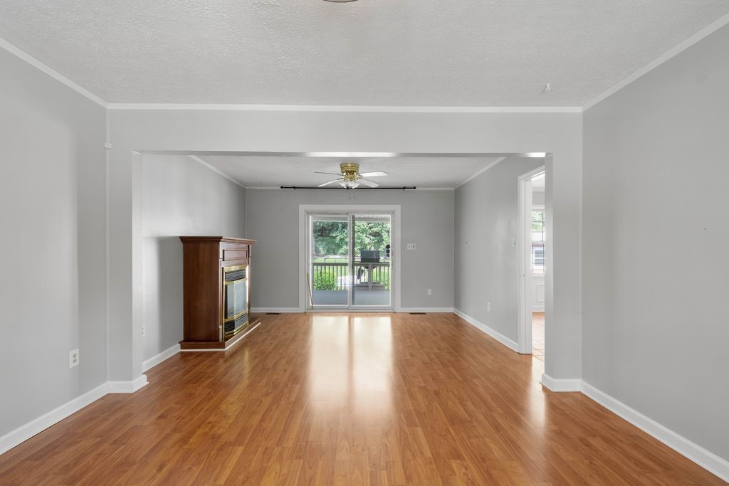 562 Shumaker Dr
