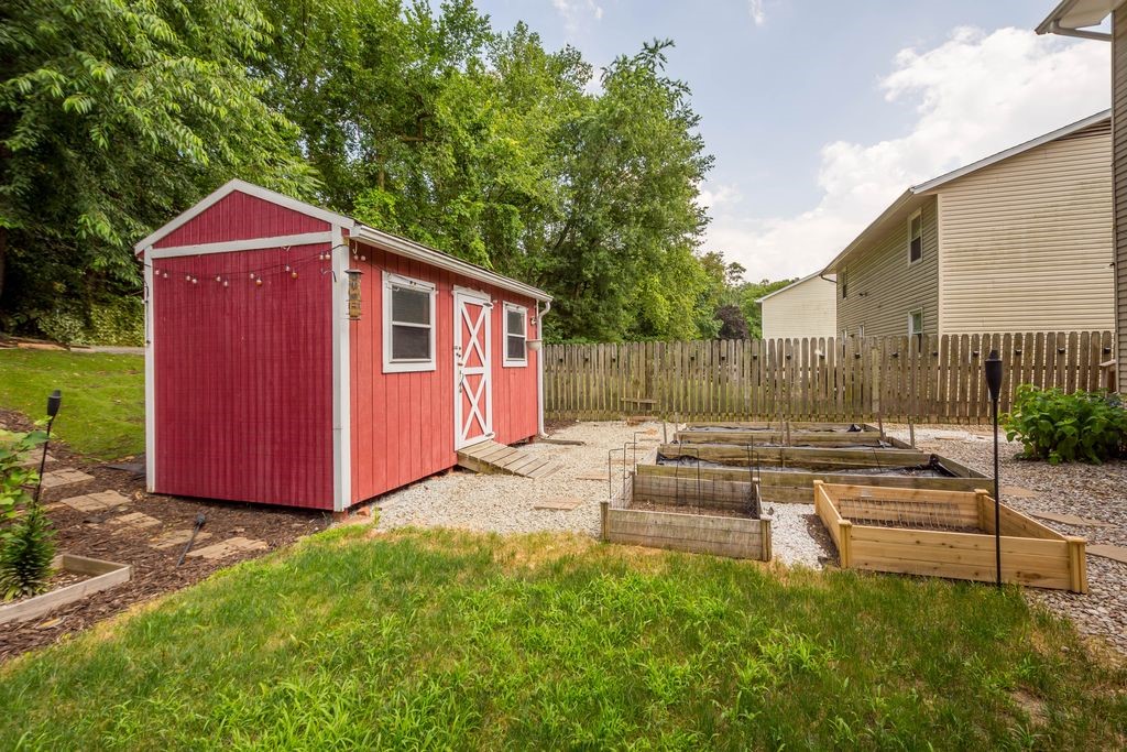 562 Shumaker Dr