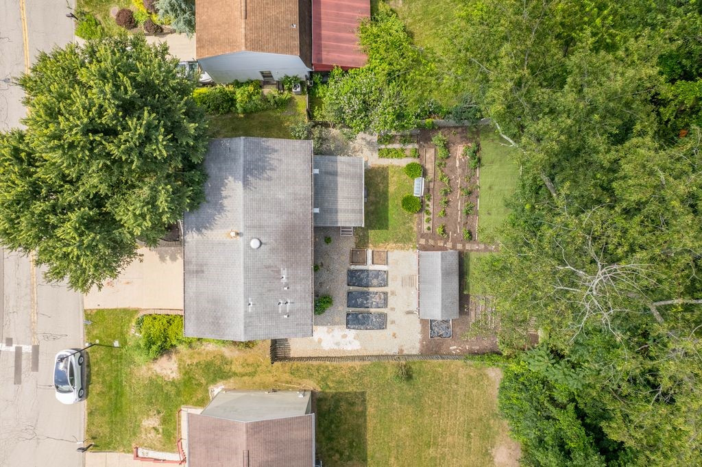 562 Shumaker Dr