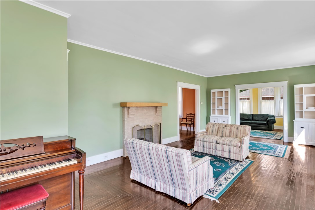 1206 Loucks