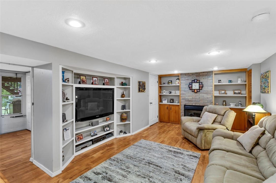 775 Illini Dr