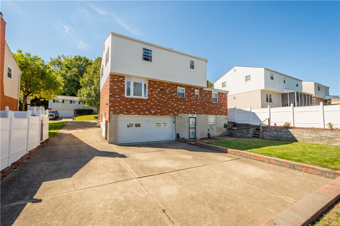 1746 Gina Dr