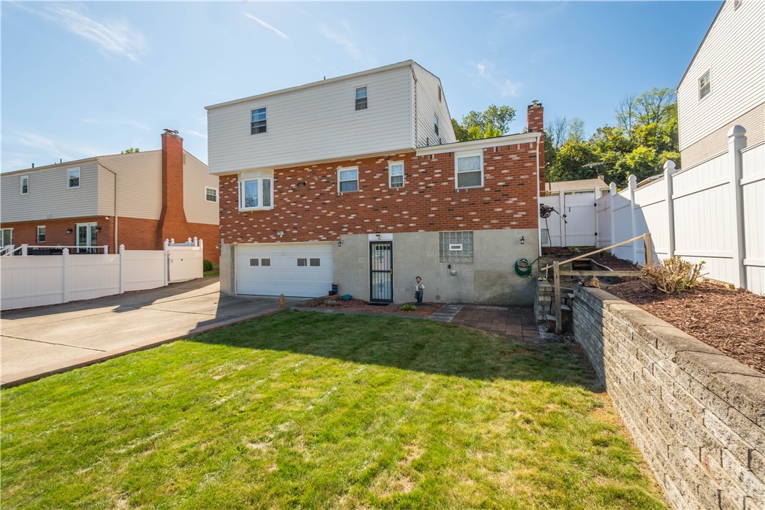 1746 Gina Dr