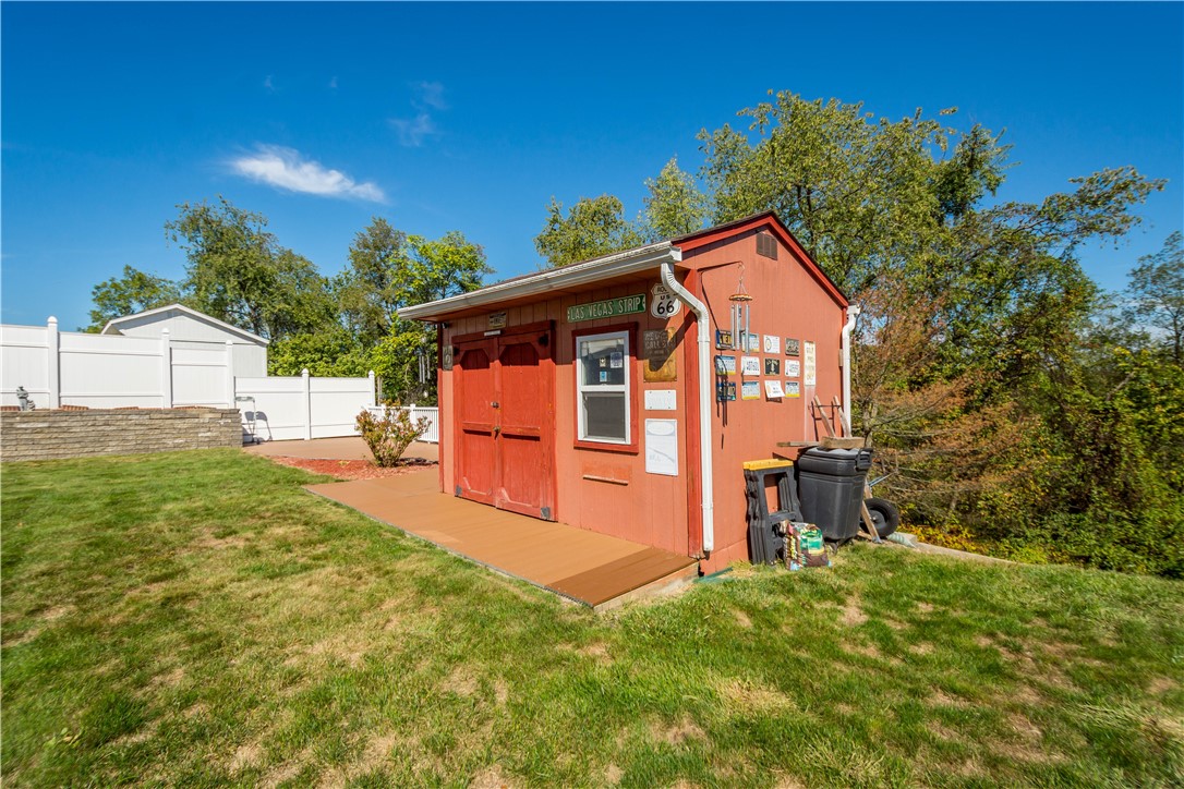 1746 Gina Dr