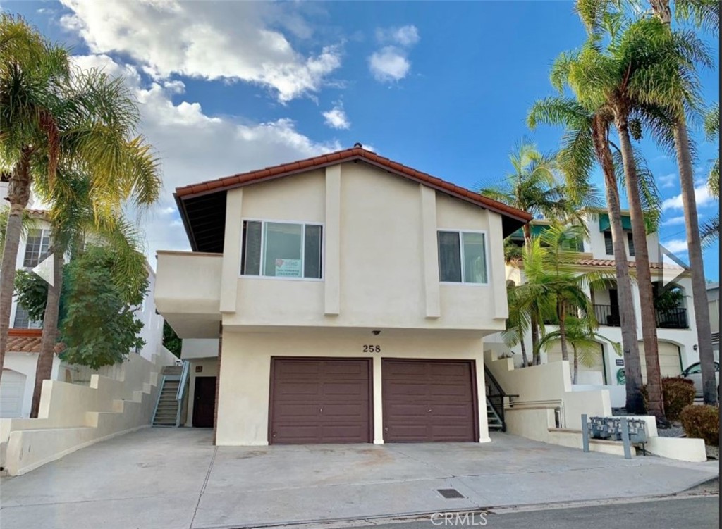 258 Avenida Victoria D