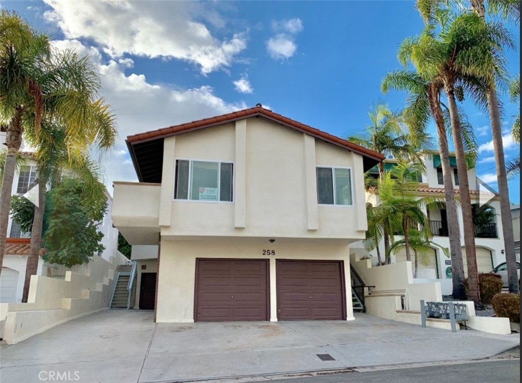 258 Avenida Victoria D