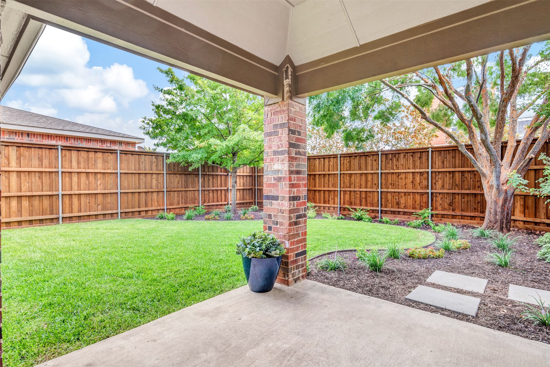 1722 Whispering Glen Drive