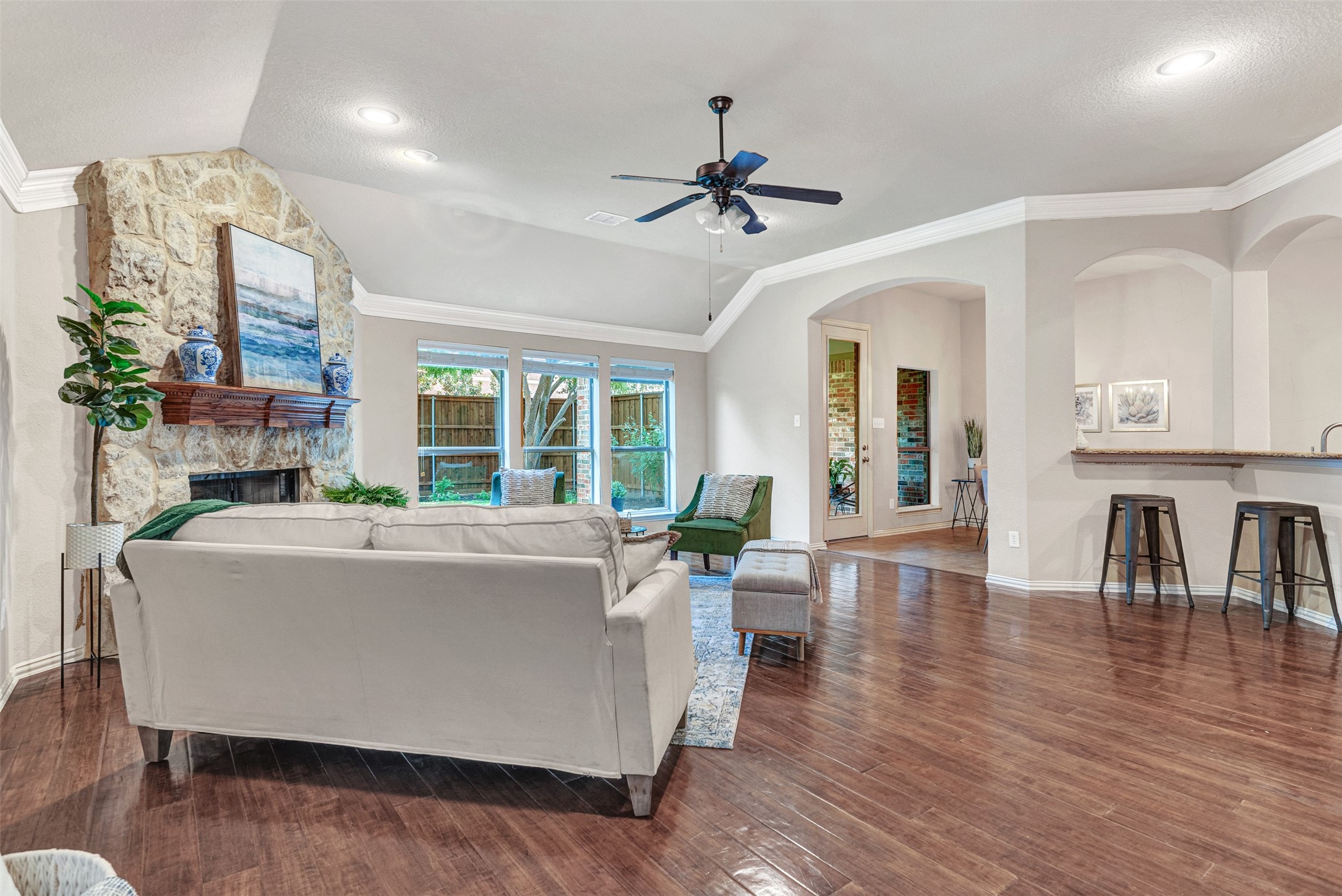 1722 Whispering Glen Drive