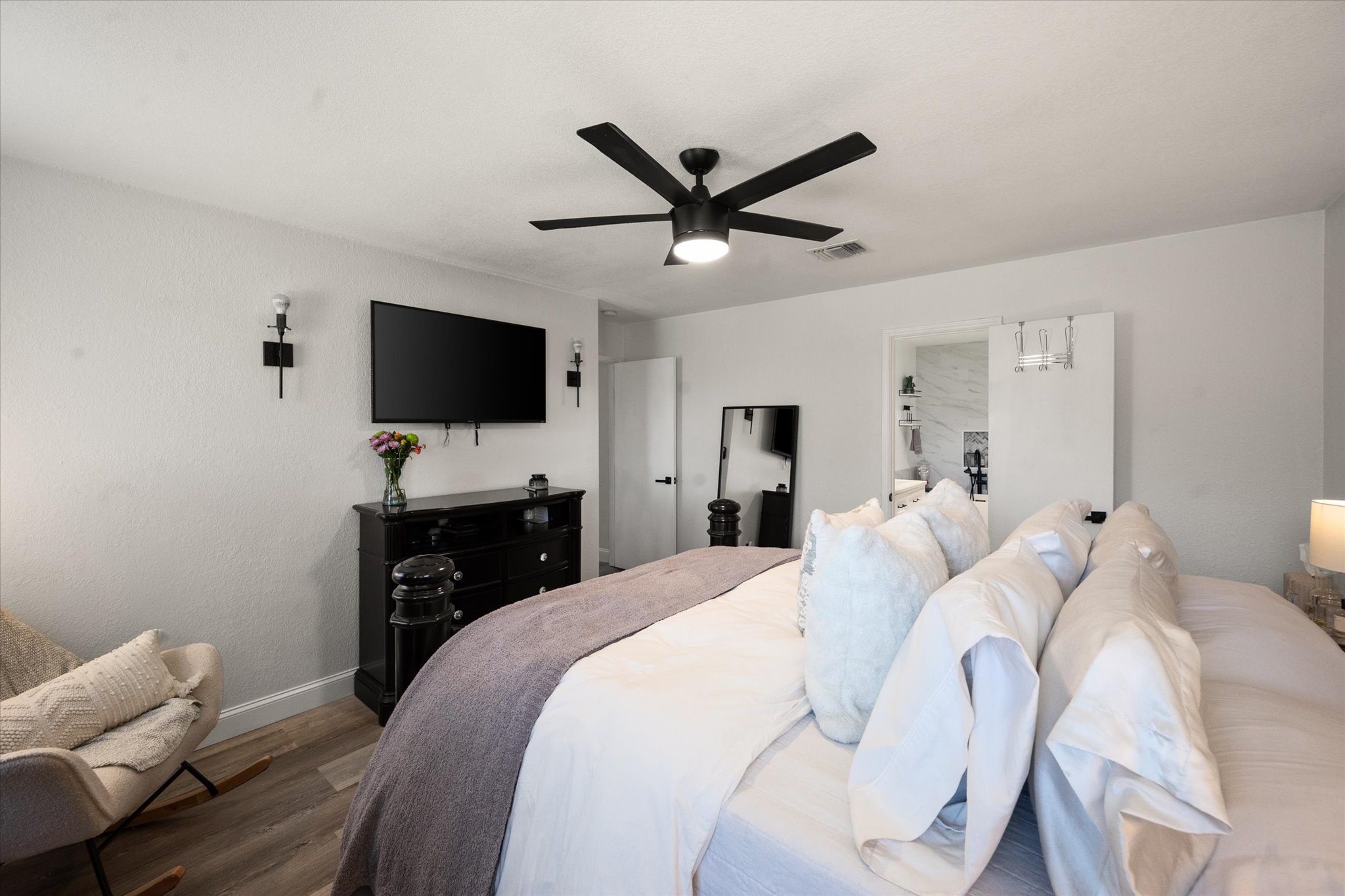 7027 Snowivy Court
