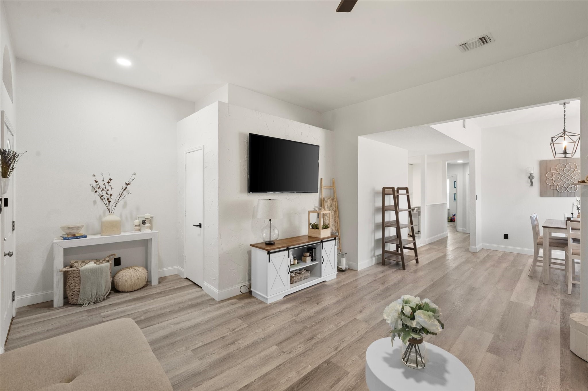 7027 Snowivy Court
