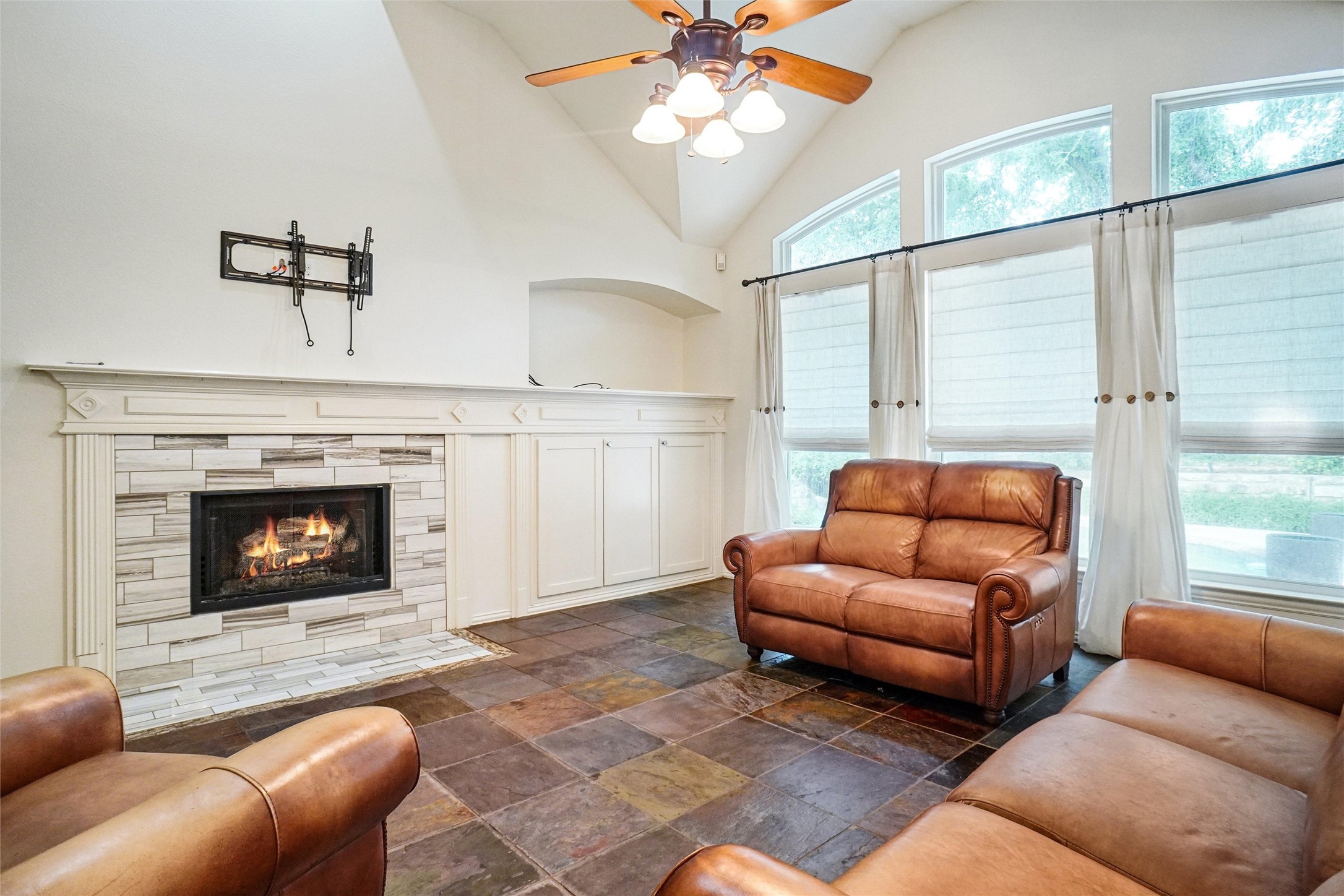 2217 Knoll Ridge Drive