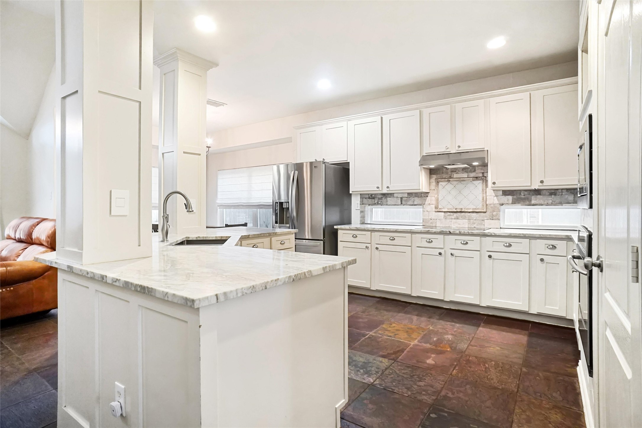 2217 Knoll Ridge Drive