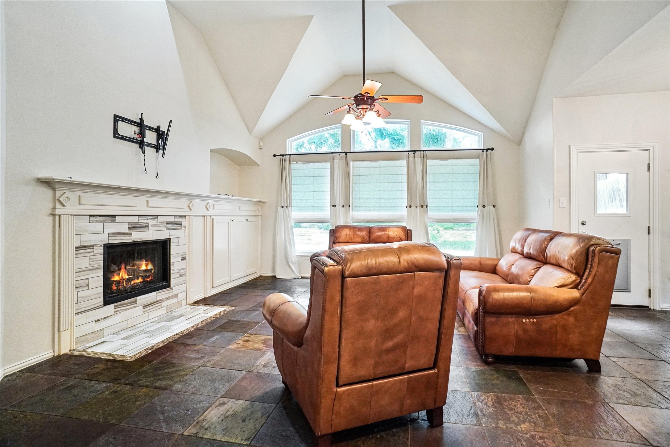 2217 Knoll Ridge Drive