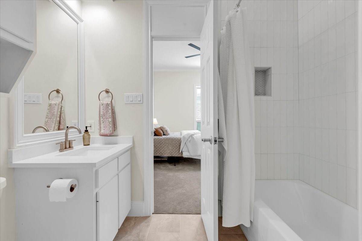 1426 Hidden Oaks Circle