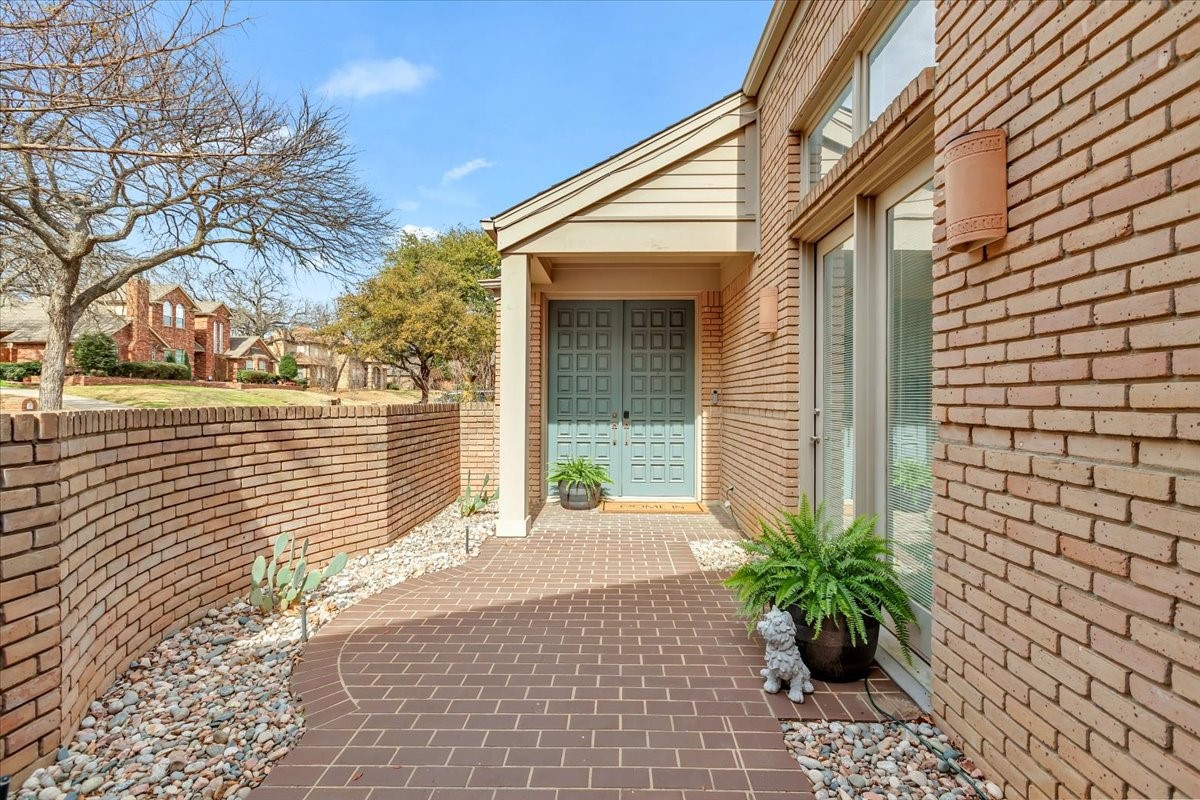 1426 Hidden Oaks Circle