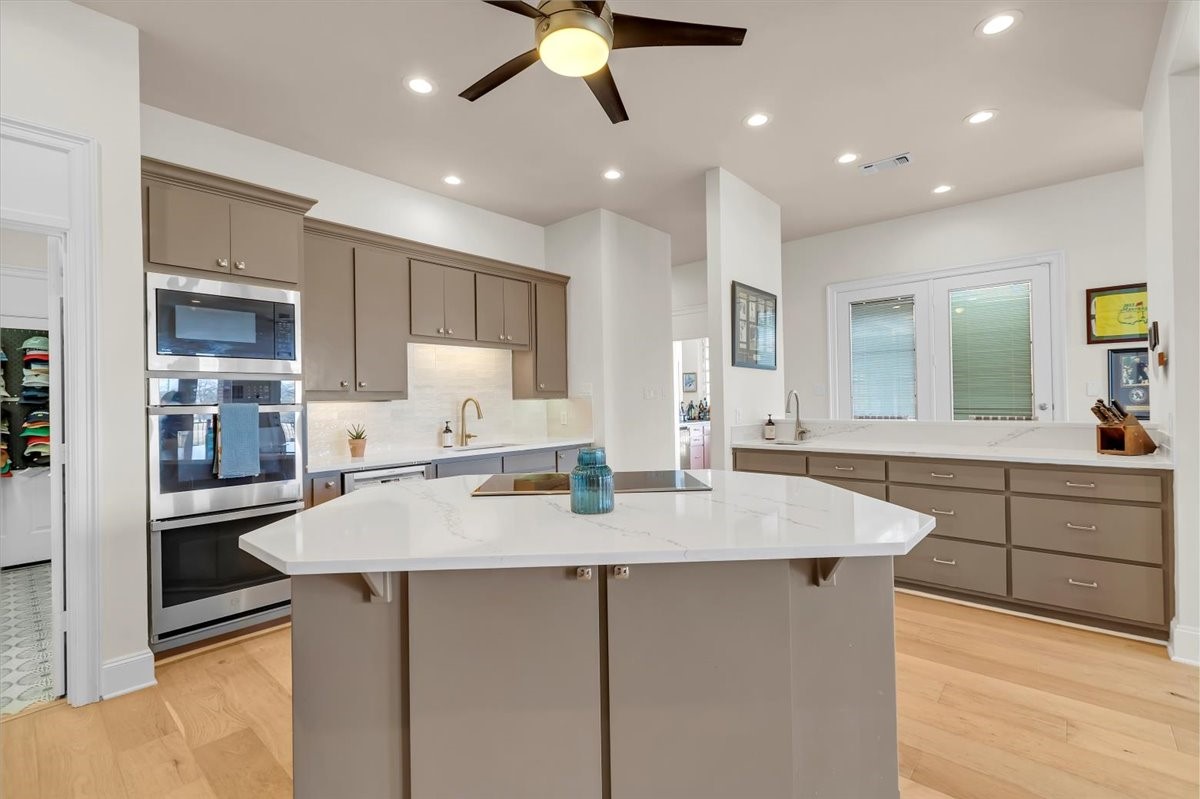 1426 Hidden Oaks Circle