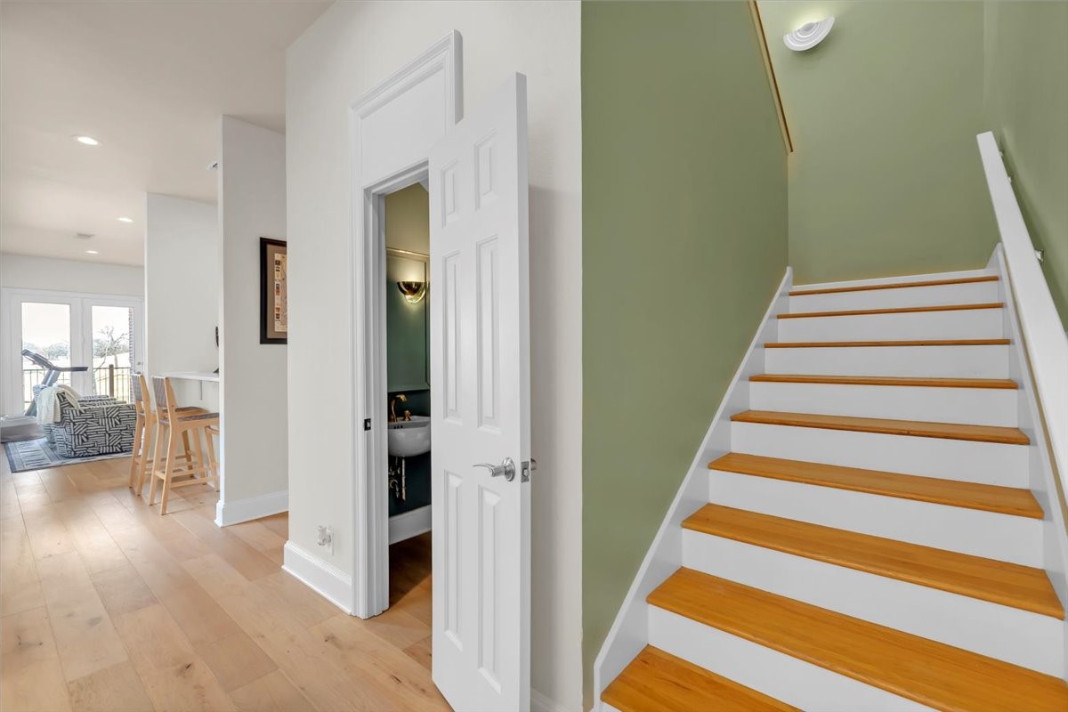 1426 Hidden Oaks Circle