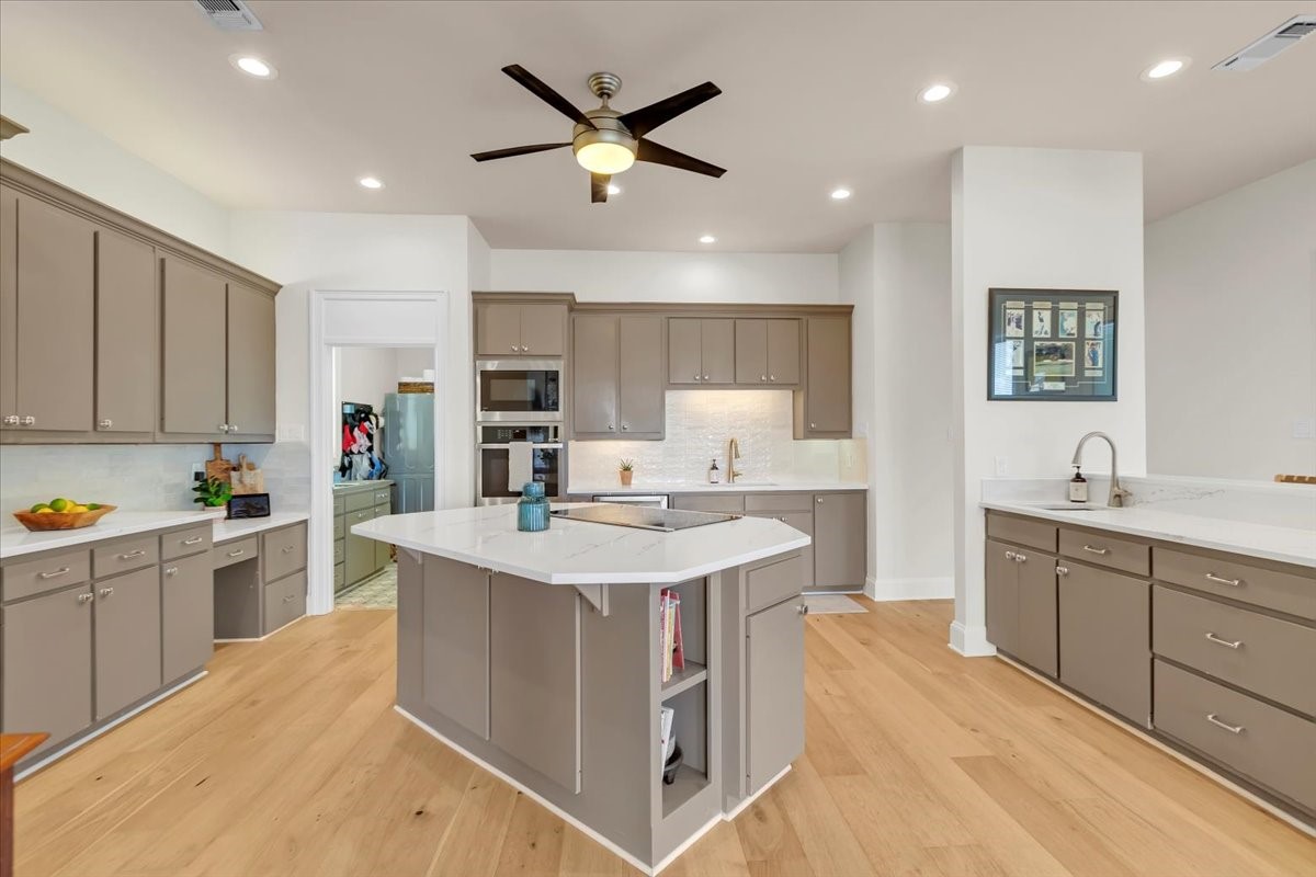 1426 Hidden Oaks Circle