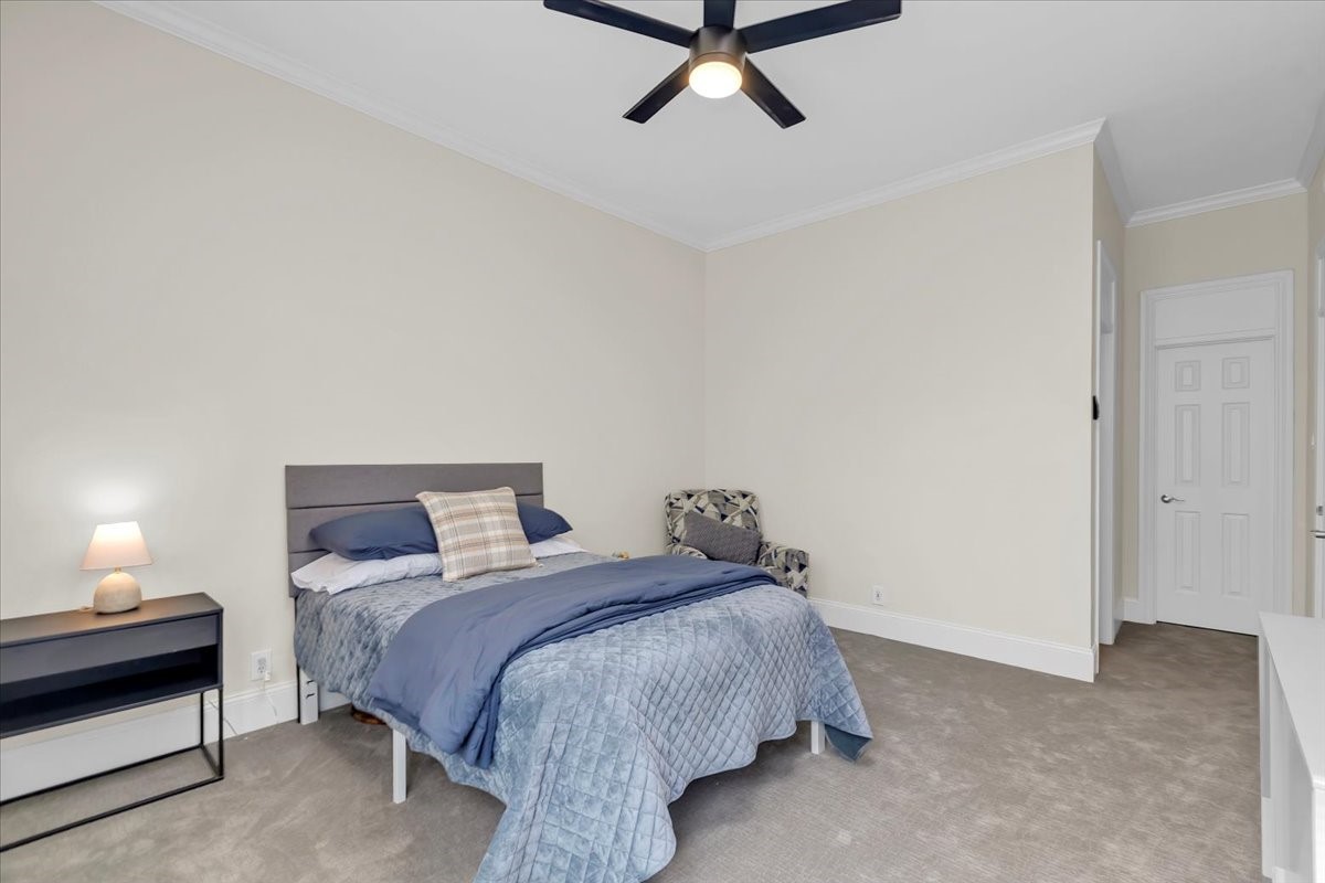 1426 Hidden Oaks Circle