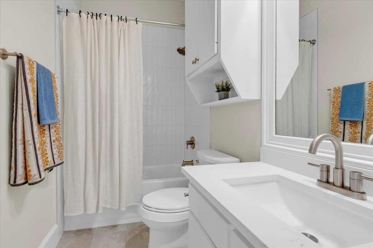 1426 Hidden Oaks Circle