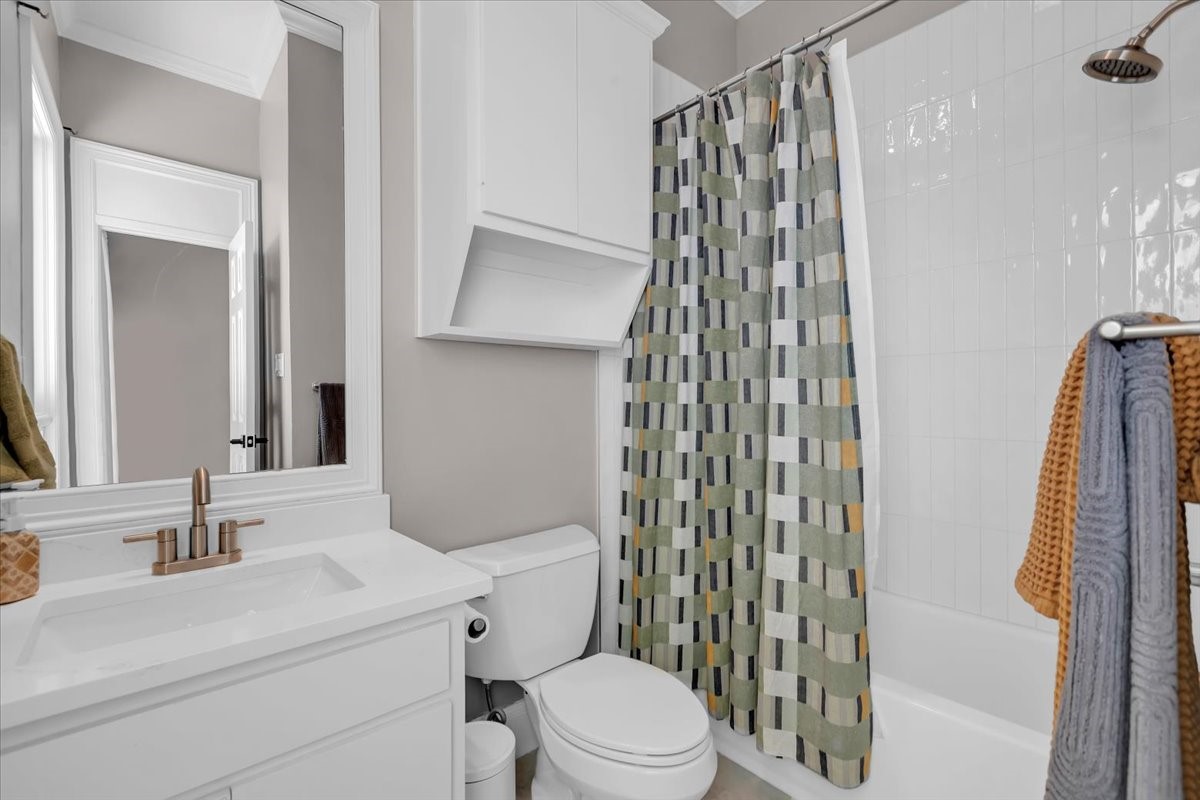 1426 Hidden Oaks Circle