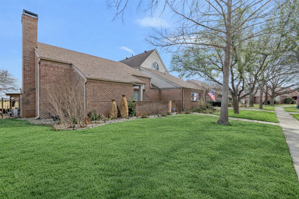 1426 Hidden Oaks Circle