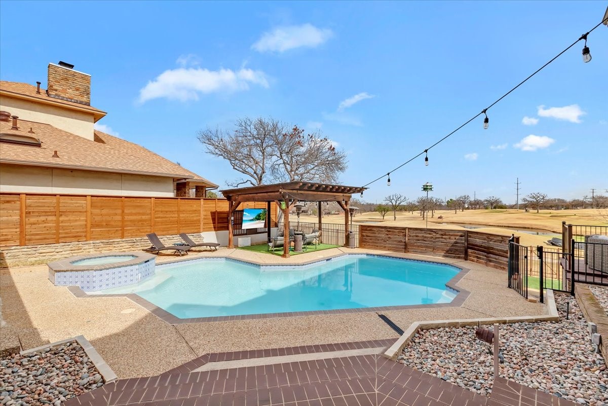1426 Hidden Oaks Circle