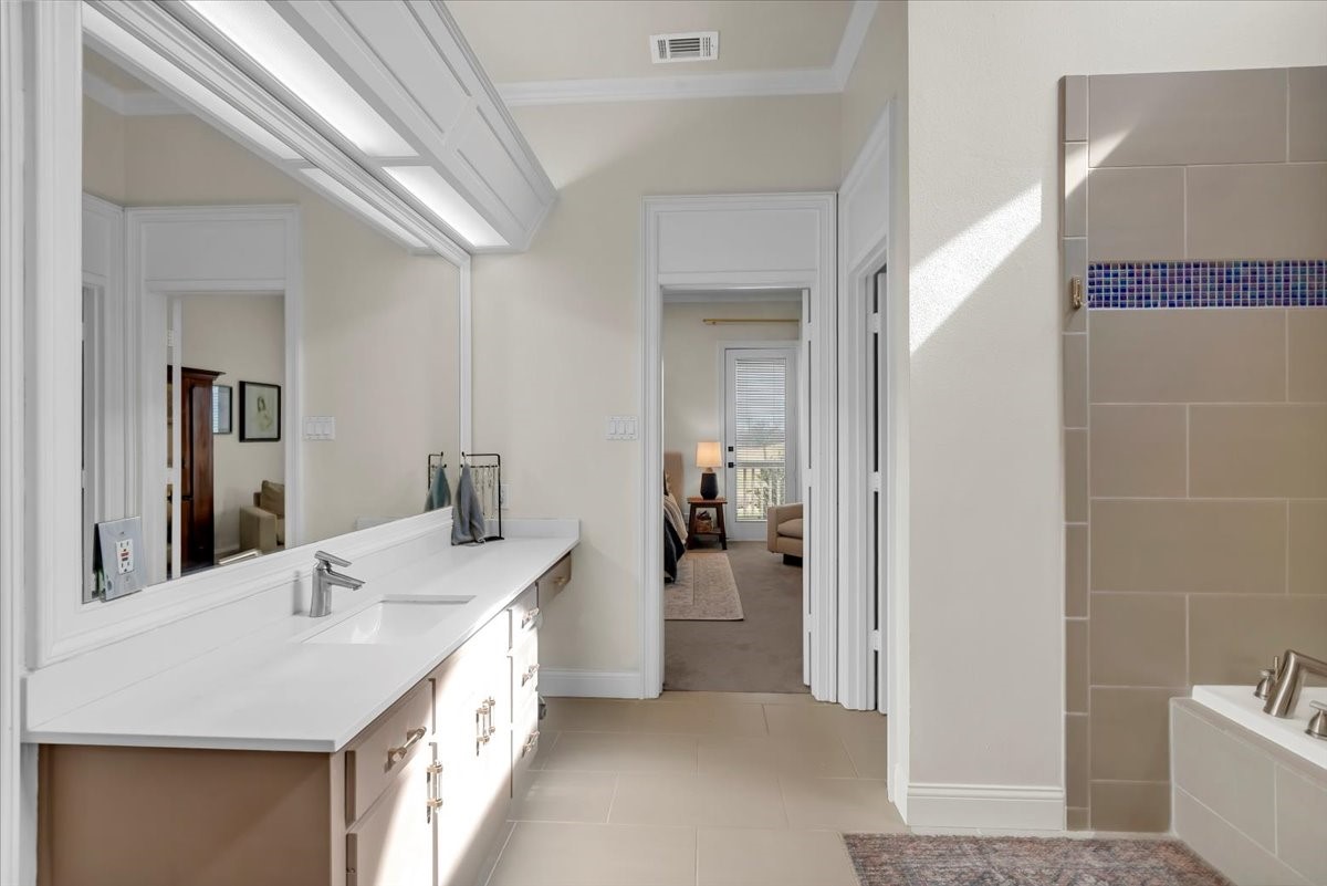 1426 Hidden Oaks Circle