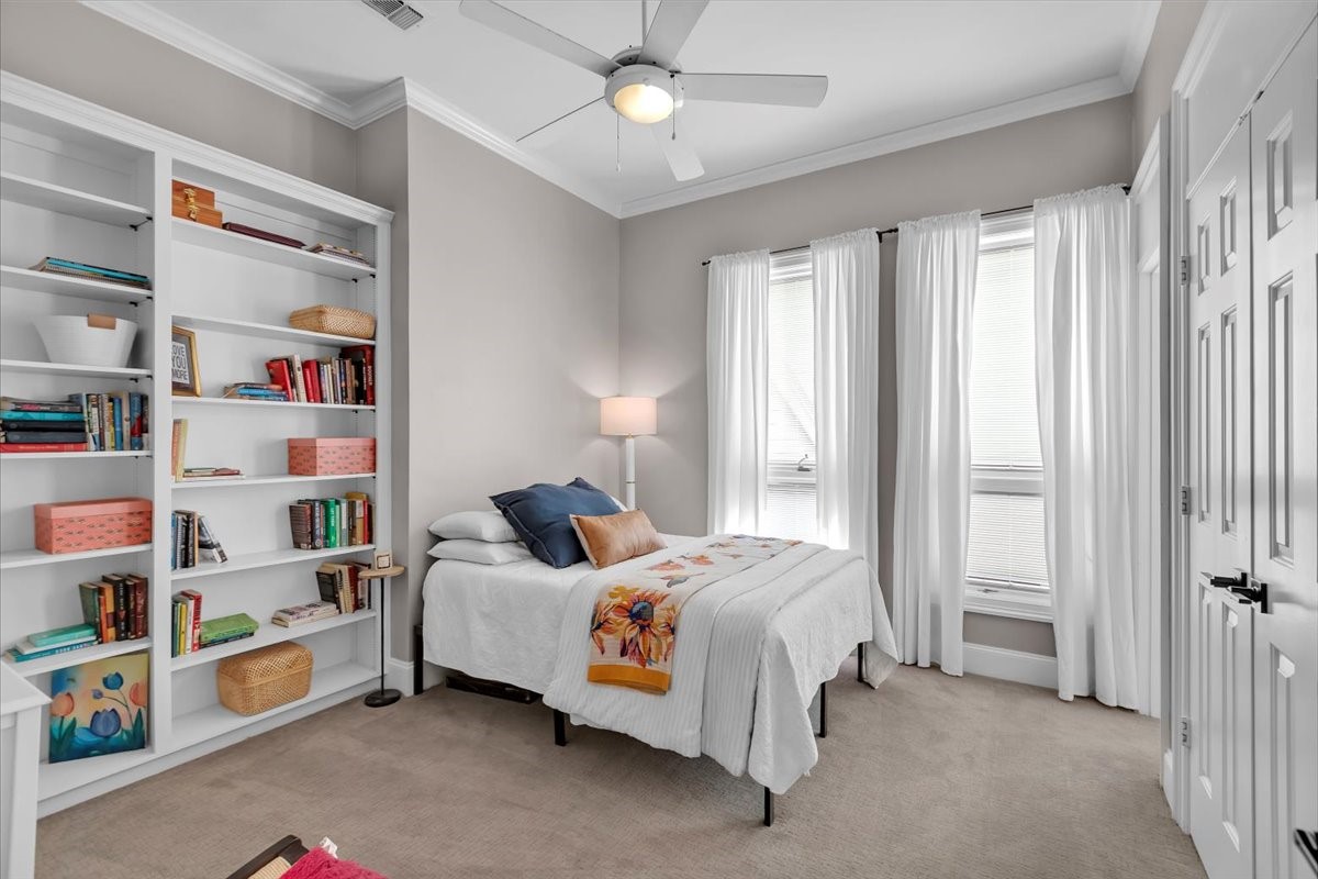 1426 Hidden Oaks Circle