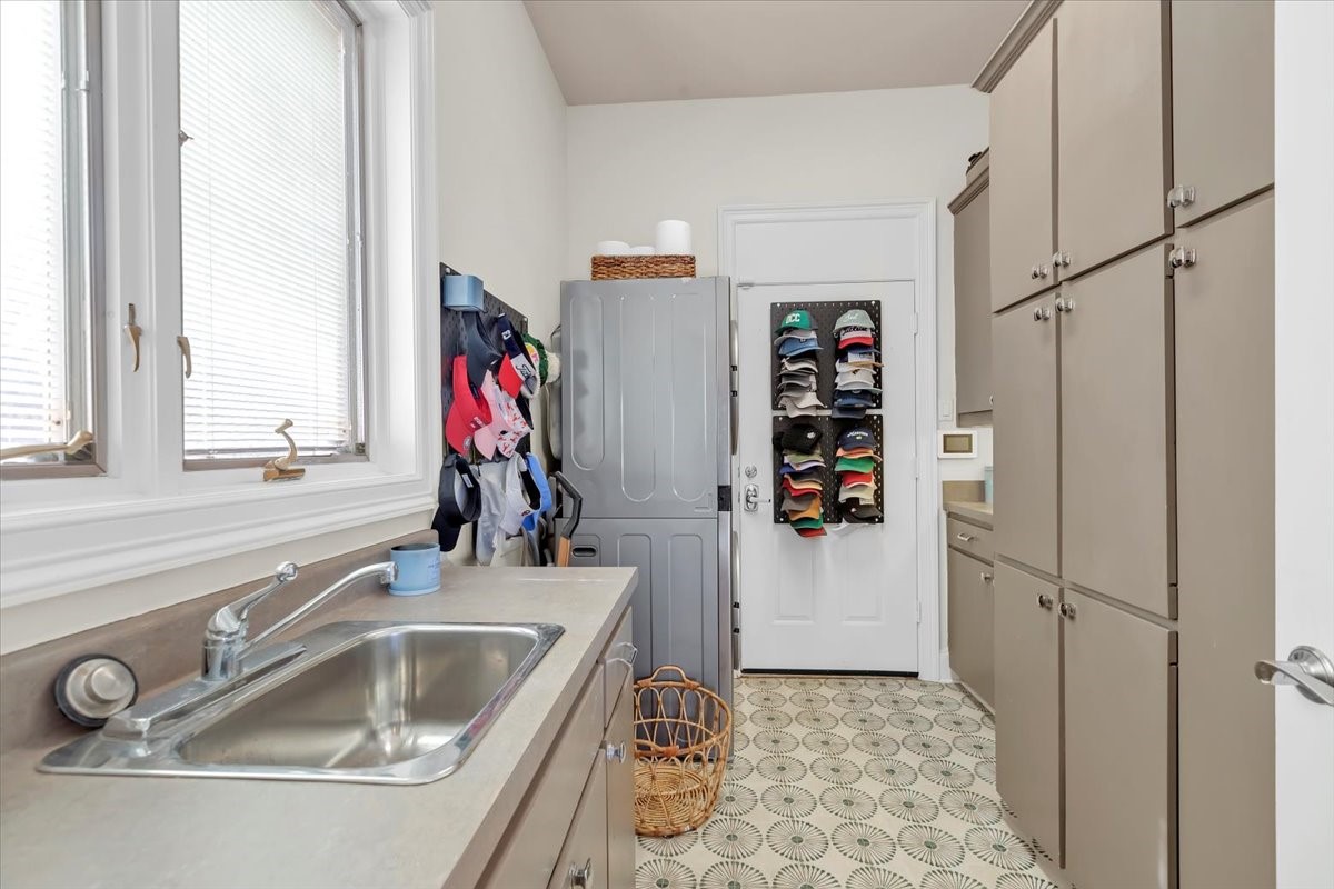 1426 Hidden Oaks Circle