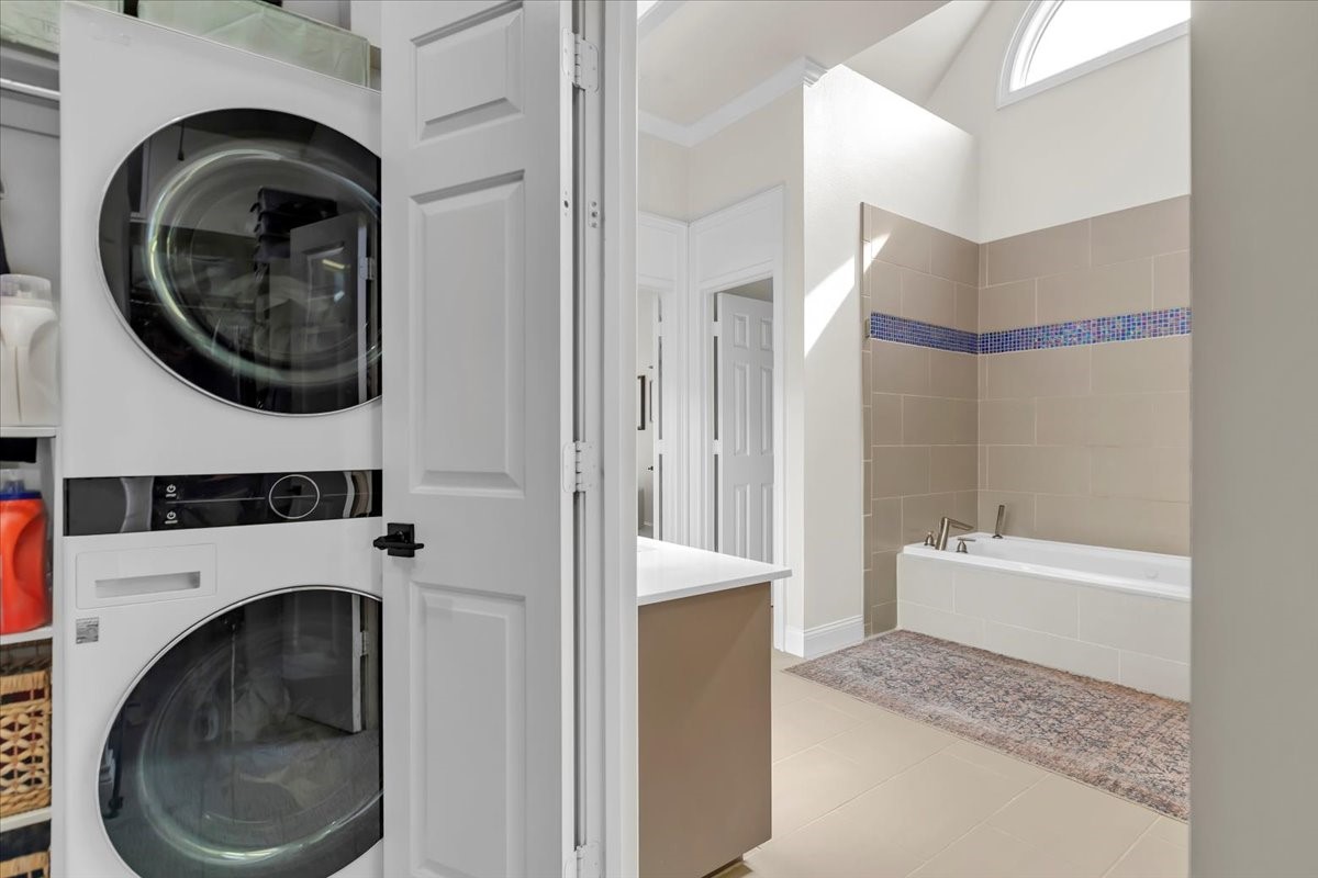 1426 Hidden Oaks Circle