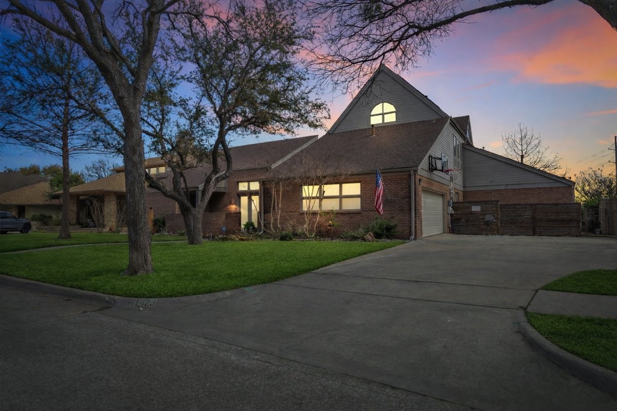 1426 Hidden Oaks Circle