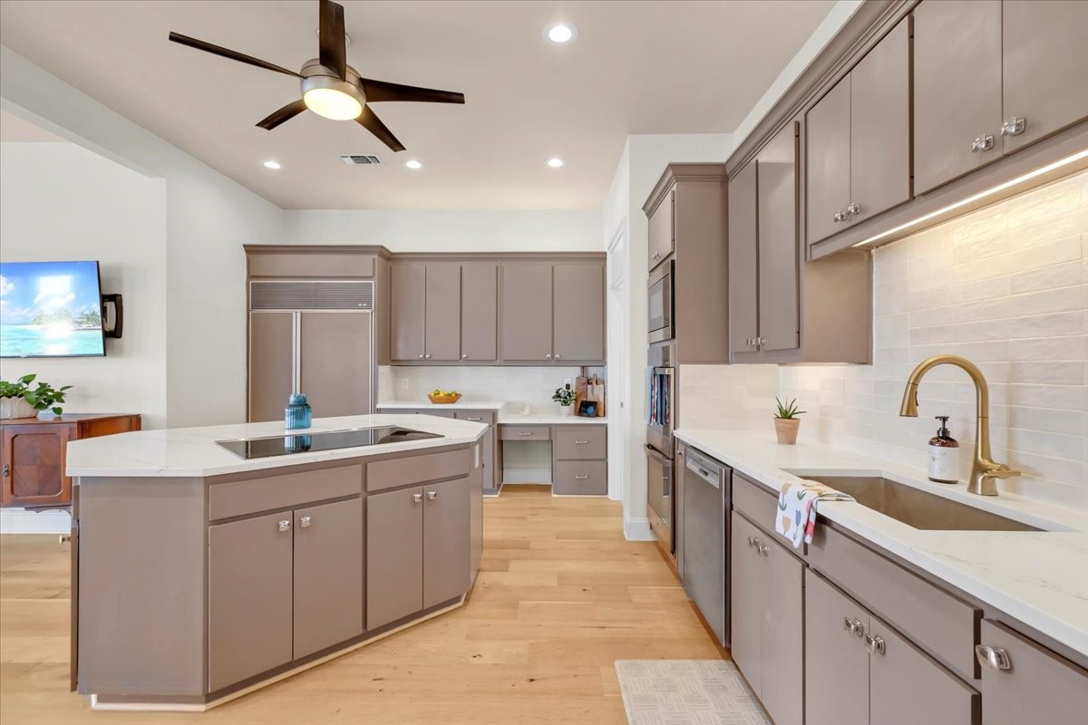 1426 Hidden Oaks Circle