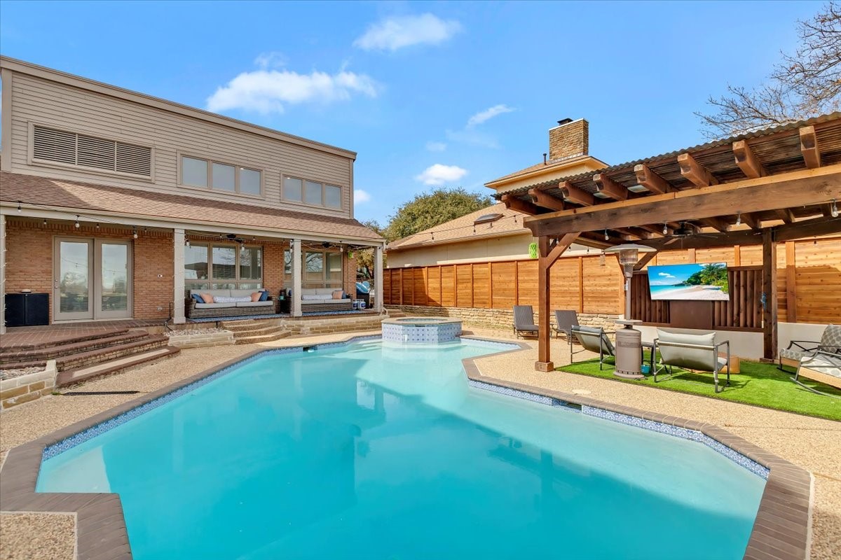 1426 Hidden Oaks Circle