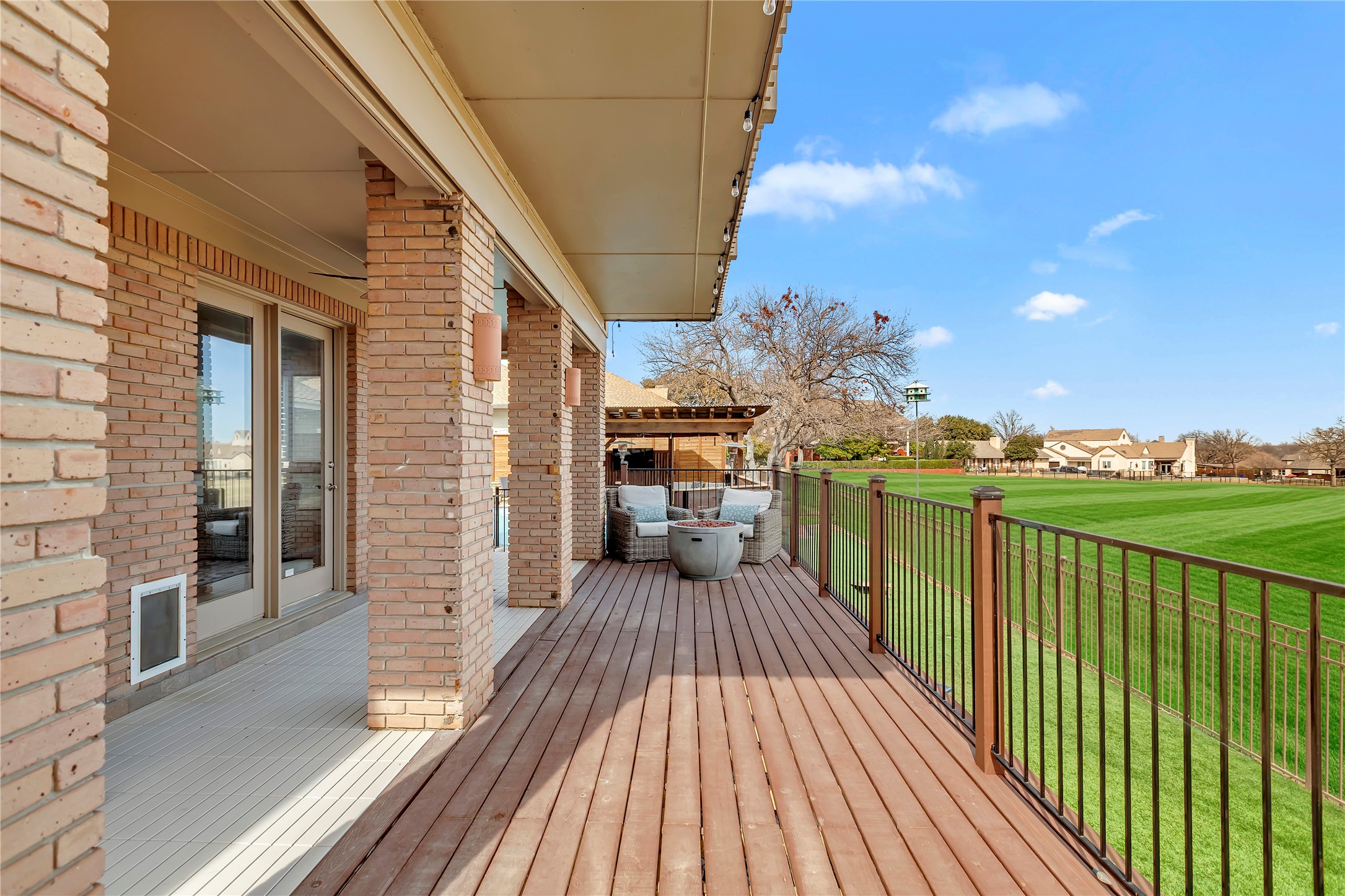 1426 Hidden Oaks Circle