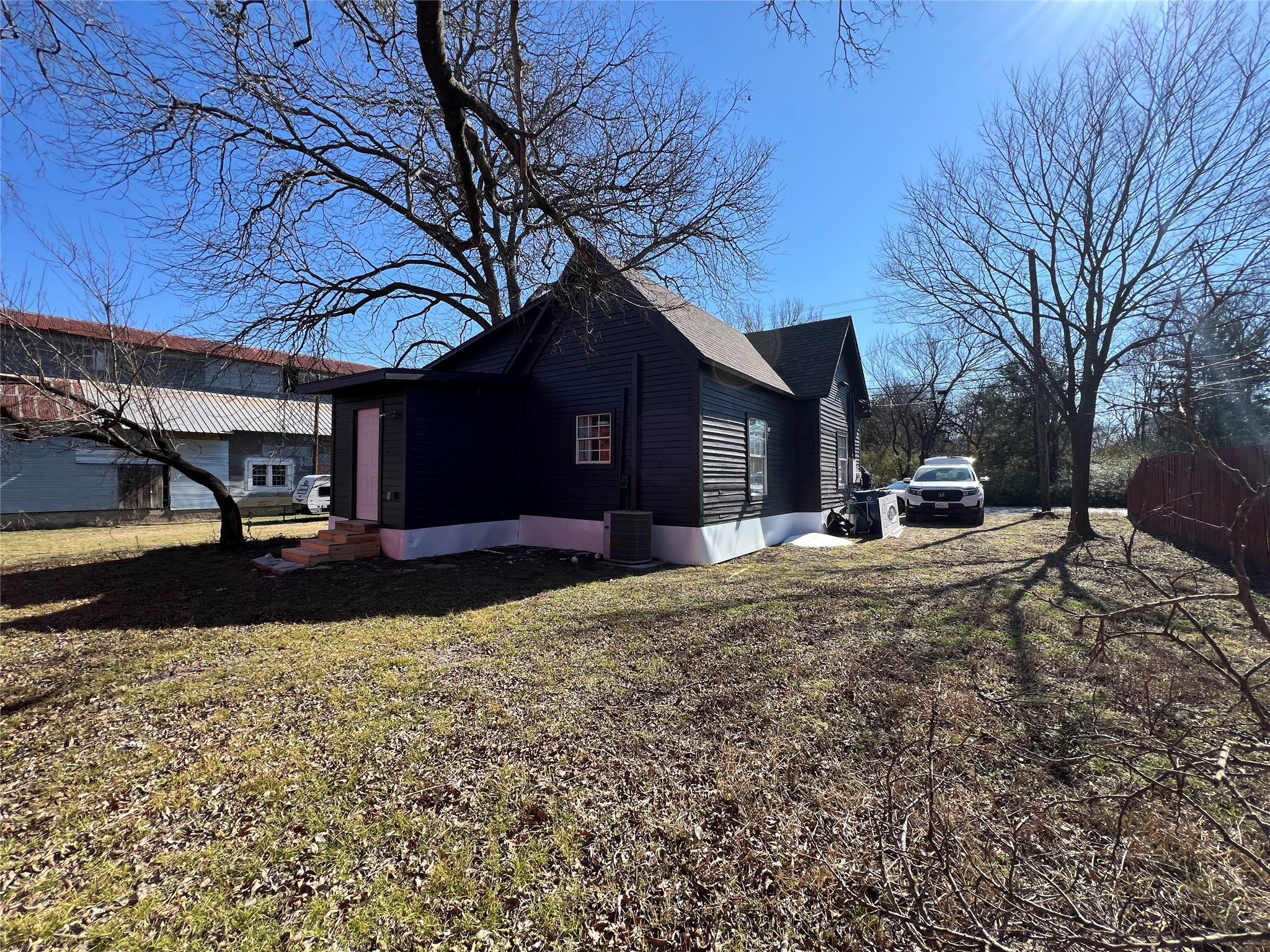 705 E 1st North Street