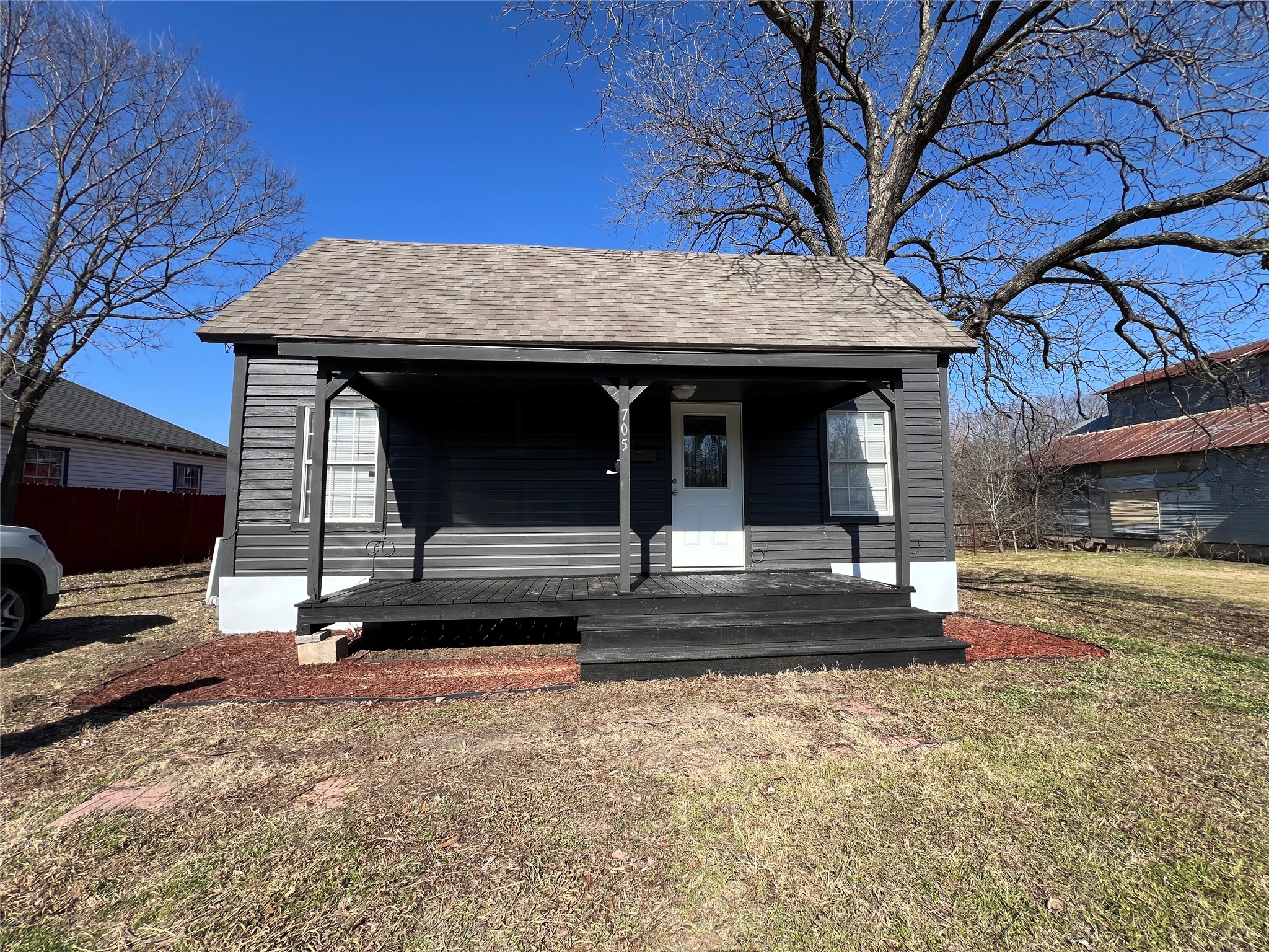 705 E 1st North Street