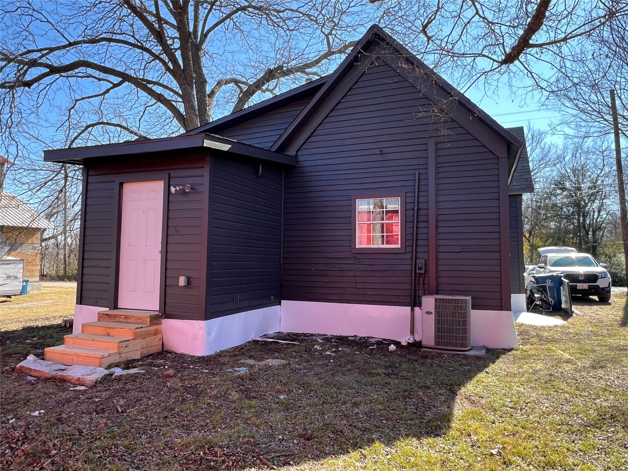 705 E 1st North Street