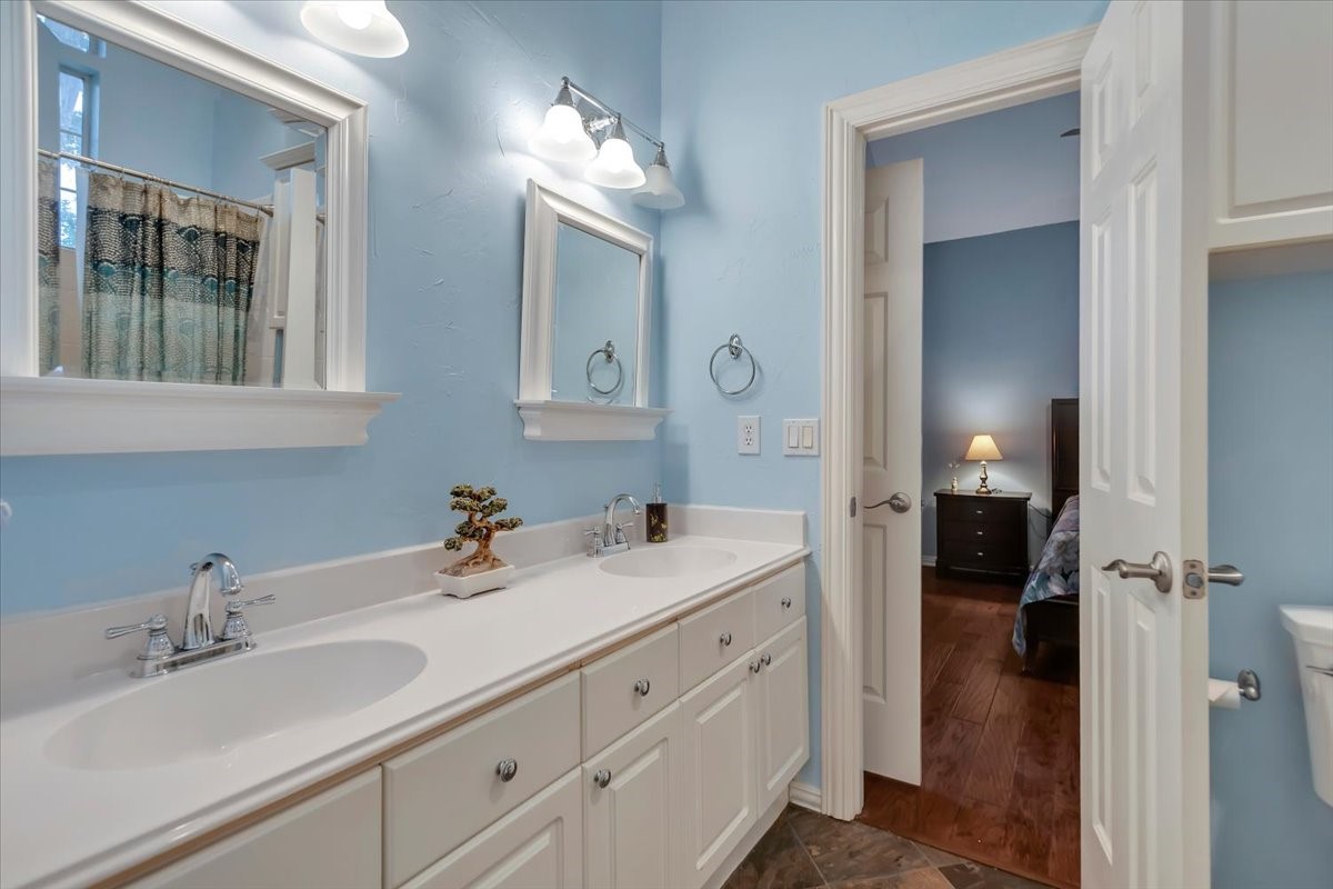 5111 Ambergate Lane