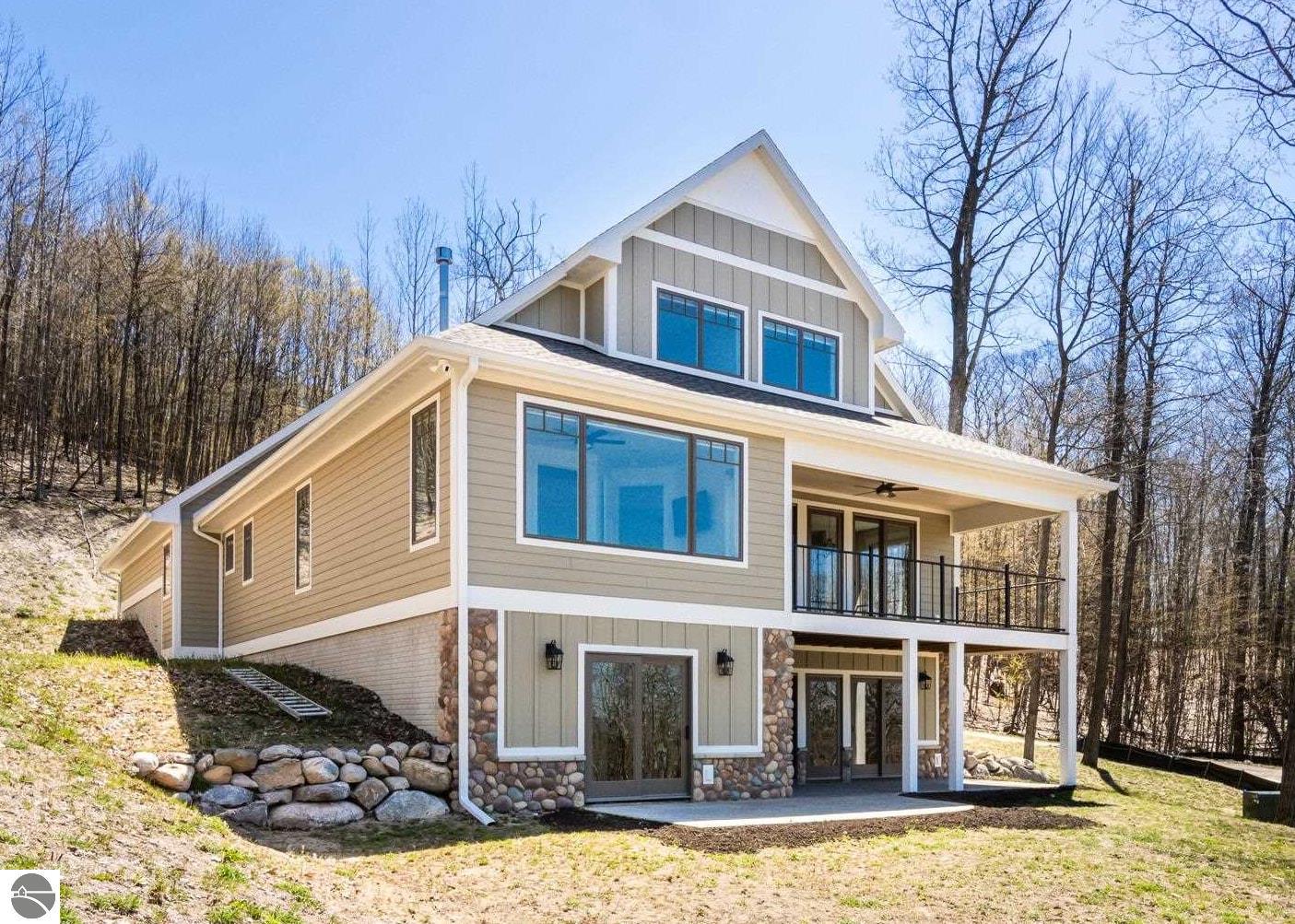 3046 E Greenwood Road