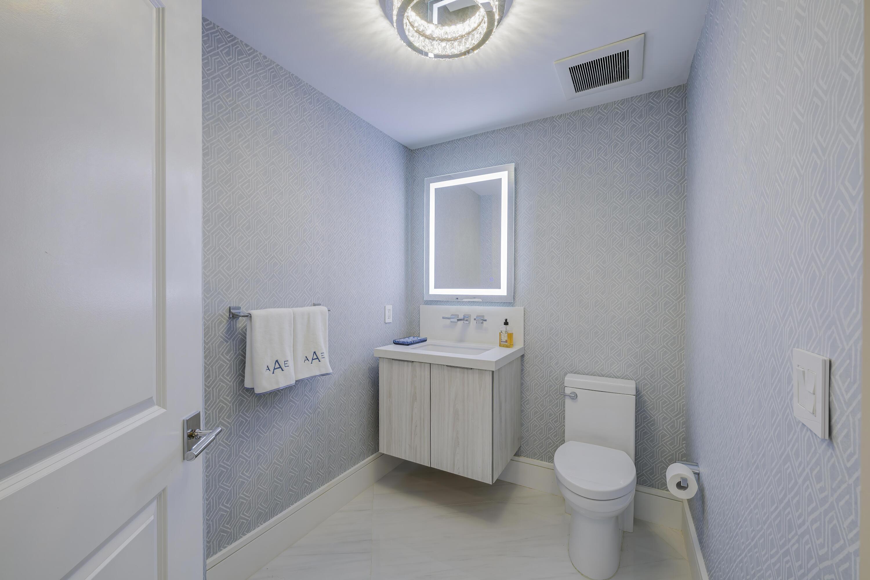 1063 Hillsboro Mile 702