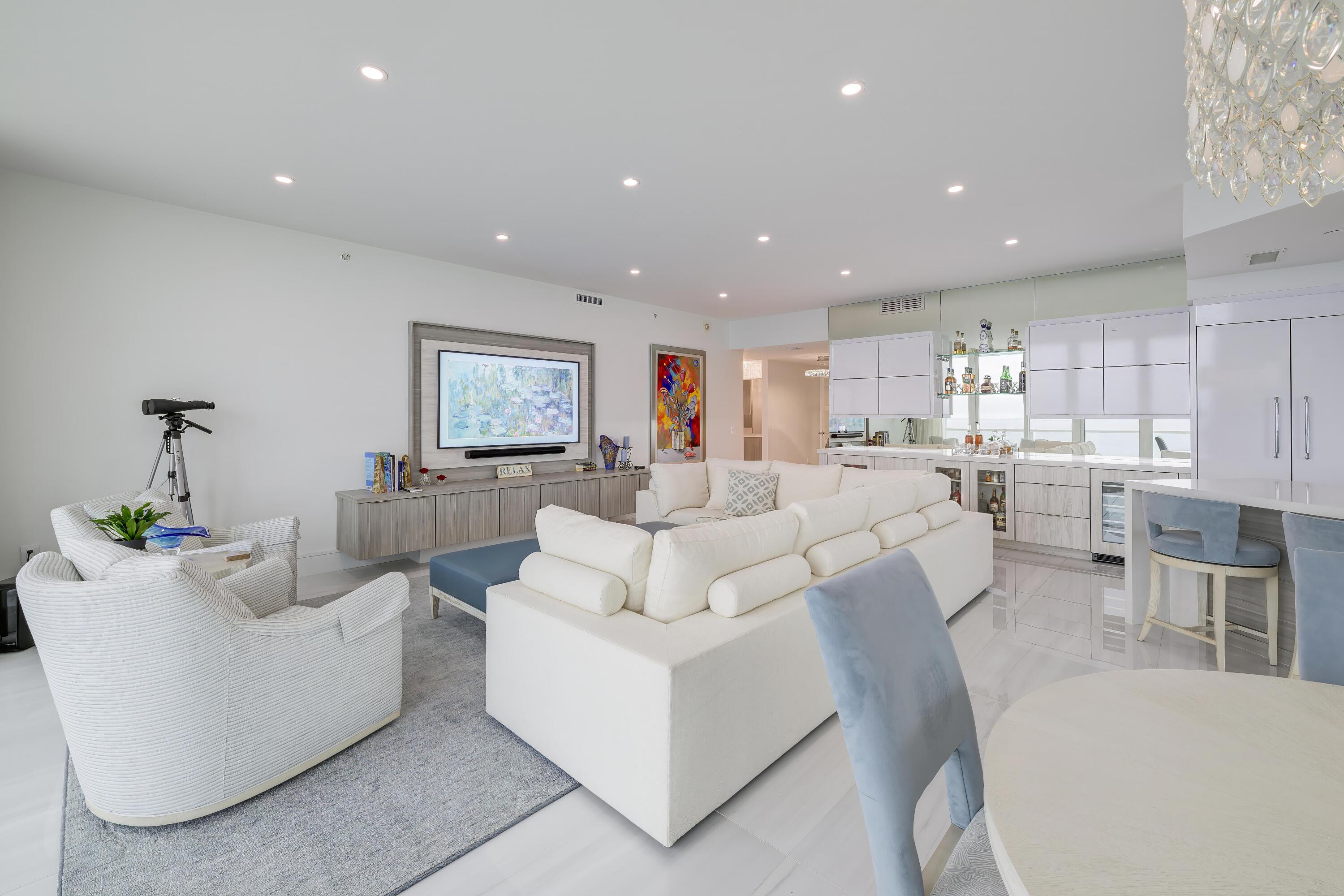 1063 Hillsboro Mile 702