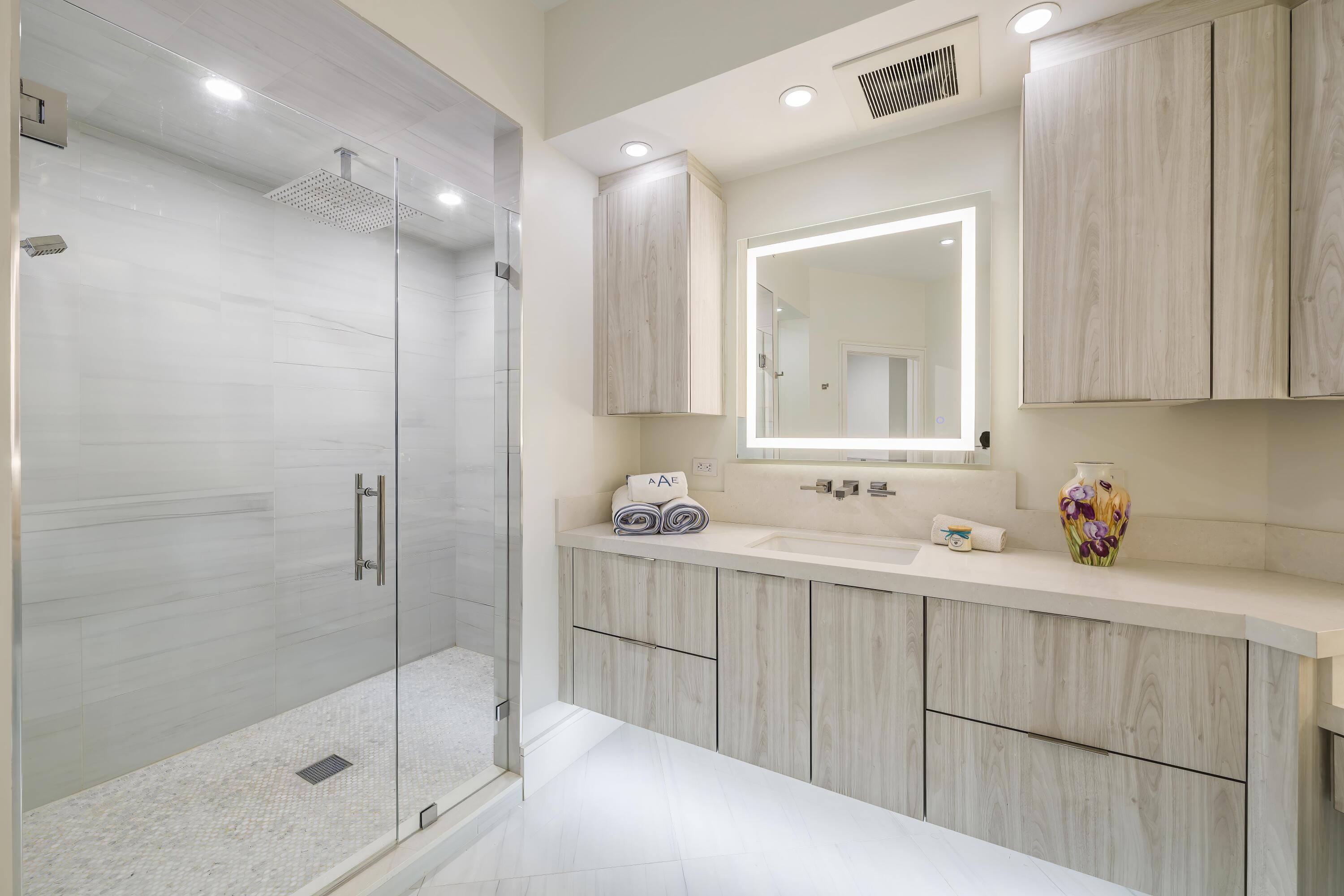 1063 Hillsboro Mile 702